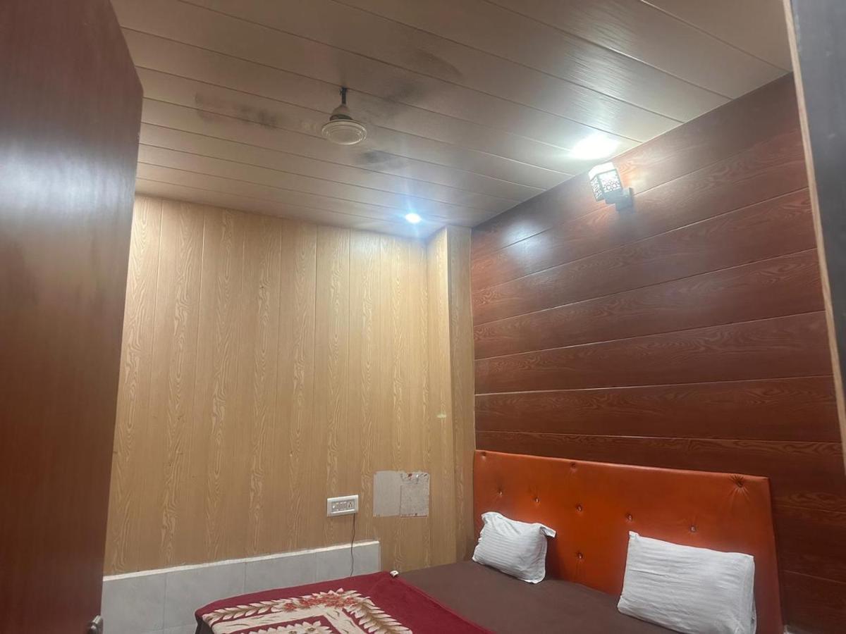 Yamnotri Dham Hotel Vrindāvan Екстериор снимка