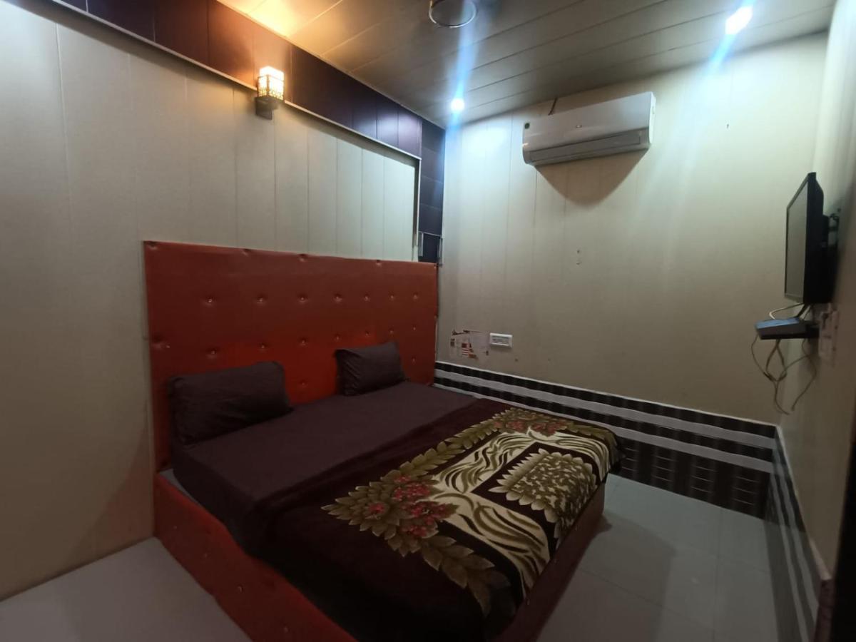 Yamnotri Dham Hotel Vrindāvan Екстериор снимка