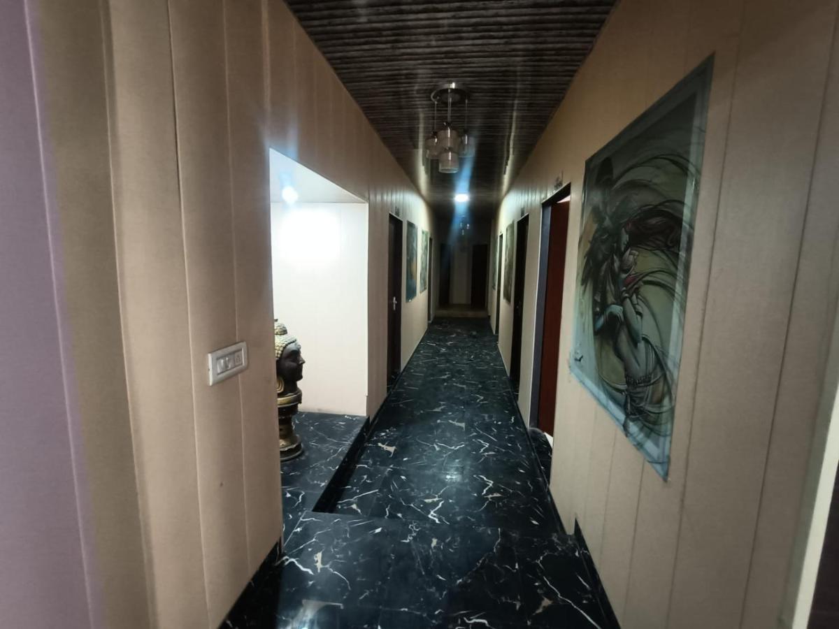 Yamnotri Dham Hotel Vrindāvan Екстериор снимка