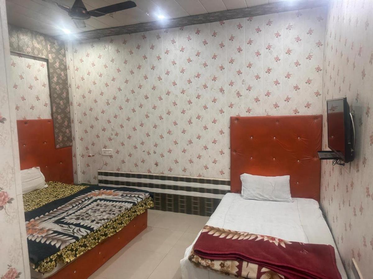 Yamnotri Dham Hotel Vrindāvan Екстериор снимка