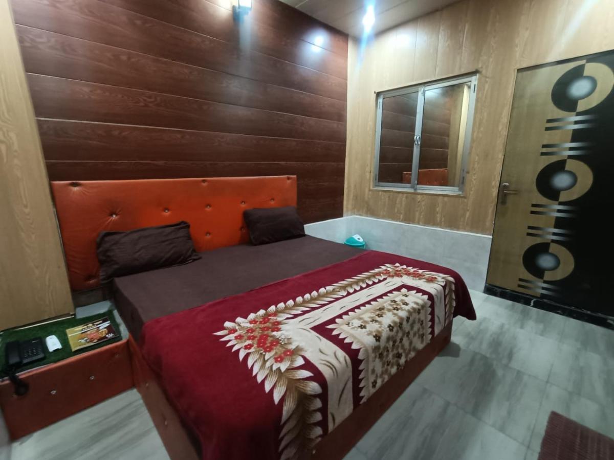 Yamnotri Dham Hotel Vrindāvan Екстериор снимка