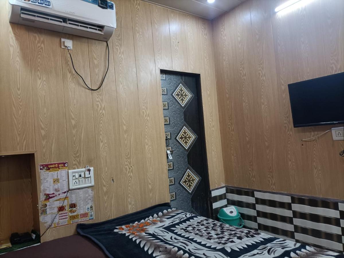 Yamnotri Dham Hotel Vrindāvan Екстериор снимка