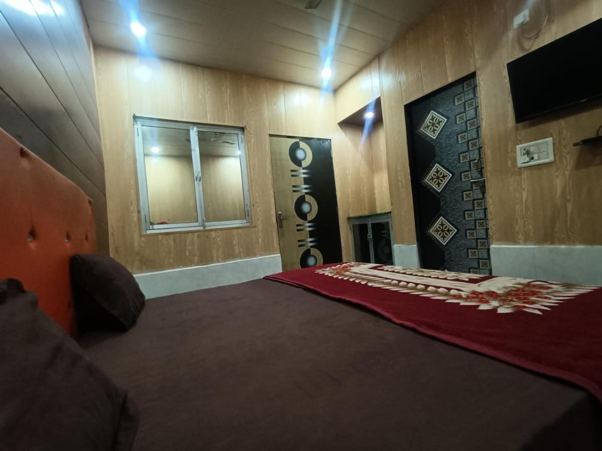 Yamnotri Dham Hotel Vrindāvan Екстериор снимка