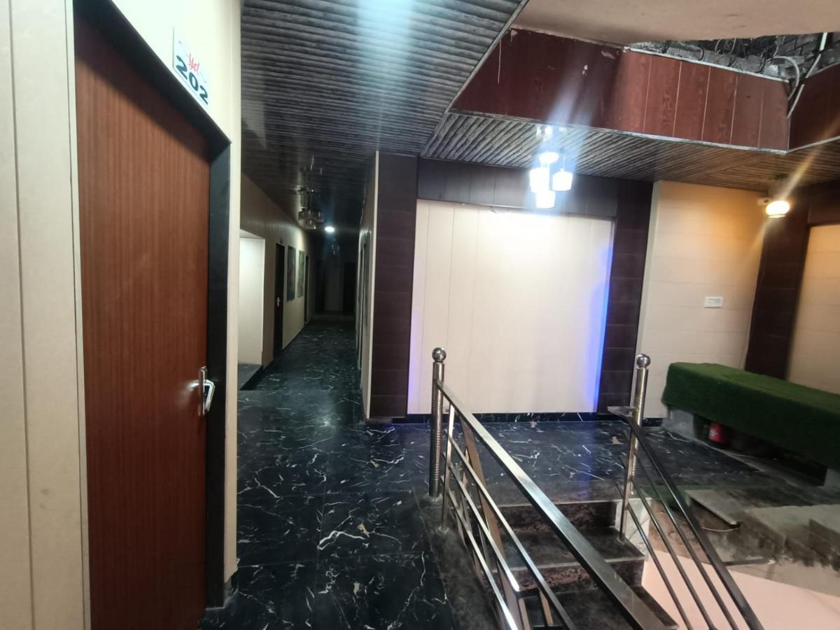 Yamnotri Dham Hotel Vrindāvan Екстериор снимка