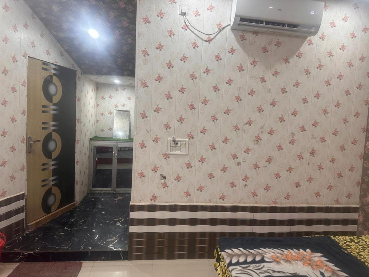 Yamnotri Dham Hotel Vrindāvan Екстериор снимка