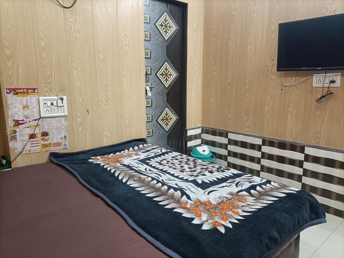 Yamnotri Dham Hotel Vrindāvan Екстериор снимка