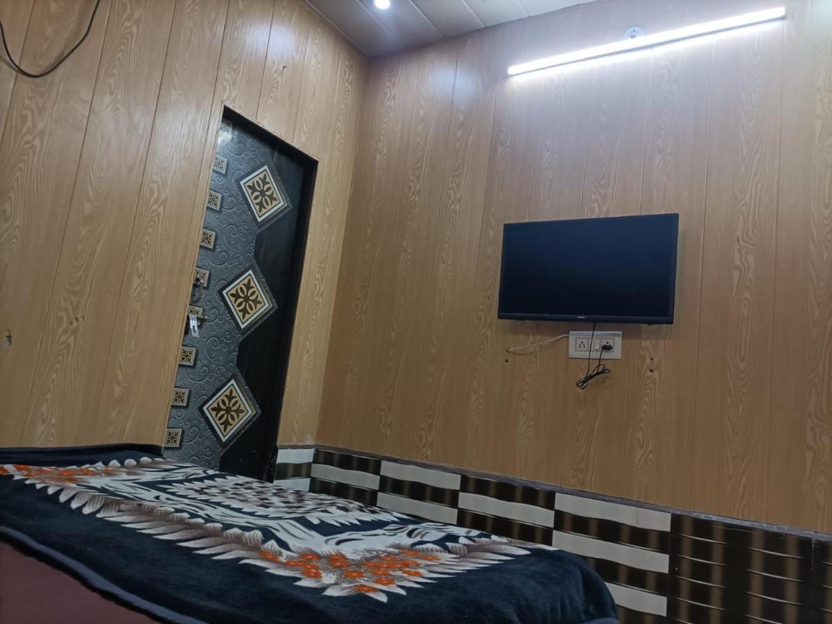 Yamnotri Dham Hotel Vrindāvan Екстериор снимка