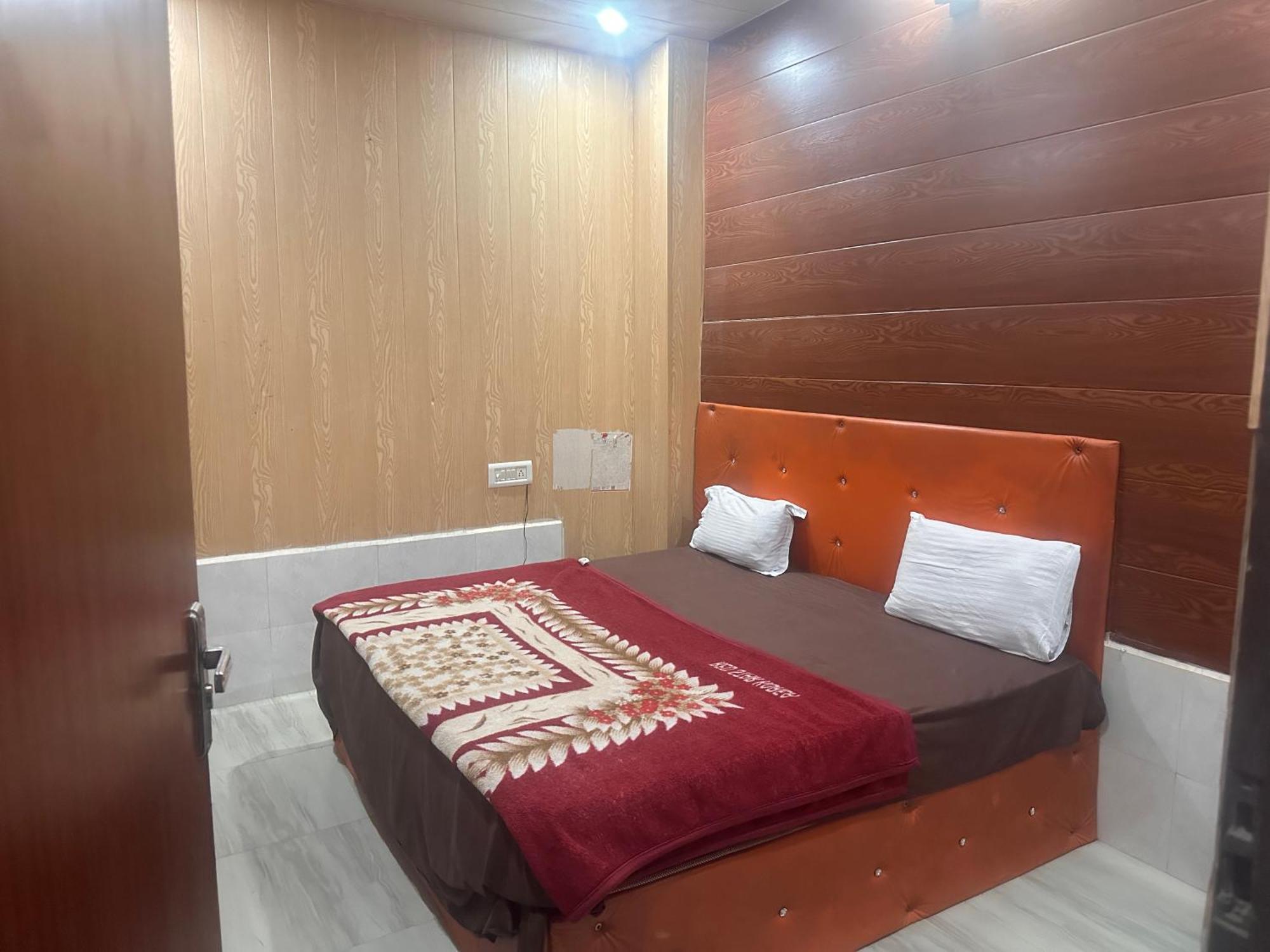 Yamnotri Dham Hotel Vrindāvan Екстериор снимка